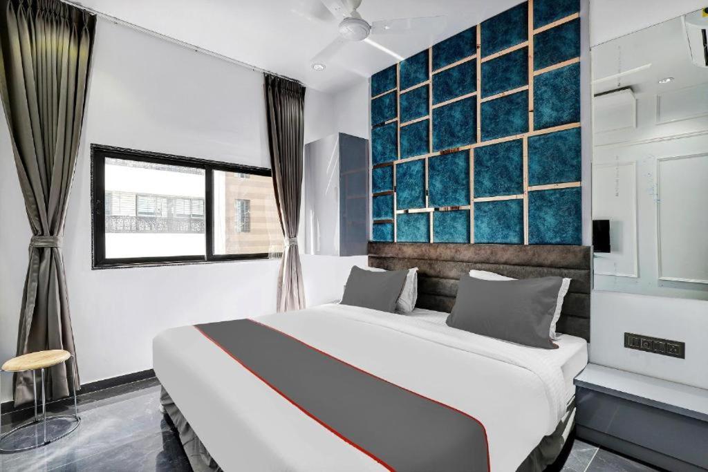 Hotel The Lowell Surat Zewnętrze zdjęcie