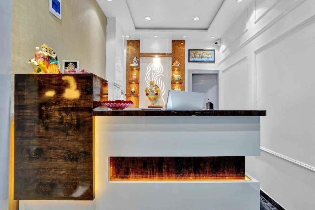 Hotel The Lowell Surat Zewnętrze zdjęcie